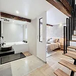 Escapade Romantique Au Comminges, Balneo 2 Places & Cinema Prive Holiday home Saint-Bertrand-de-Comminges