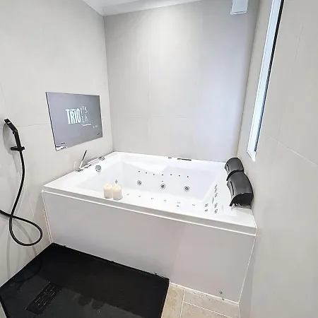 L'elegance Au Comminges - Balneo, Cinema & Confort Saint-Bertrand-de-Comminges