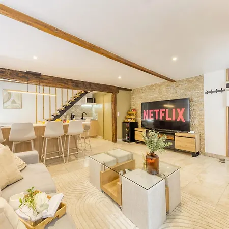 Hébergement de vacances Escapade Romantique Au Comminges, Balnéo 2 Places&cinéma Privé