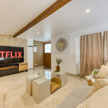 Hébergement de vacances Escapade Romantique Au Comminges, Balnéo 2 Places&cinéma Privé *