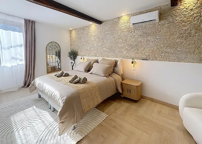 Escapade romantique au Comminges, balnéo 2 places&cinéma privé *