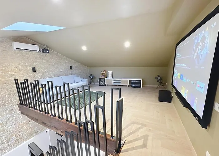 L'élégance Au Comminges - Balnéo, Cinéma&confort