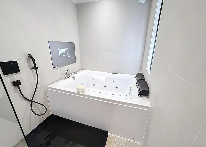 Escapade romantique au Comminges, balnéo 2 places&cinéma privé Saint-Bertrand-de-Comminges