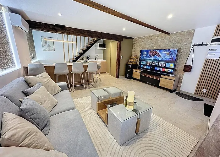 Escapade romantique au Comminges, balnéo 2 places&cinéma privé Сasa de vacaciones Saint-Bertrand-de-Comminges