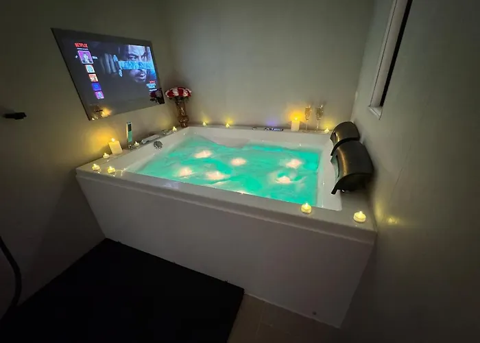 L'élégance Au Comminges - Balnéo, Cinéma&confort Saint-Bertrand-de-Comminges