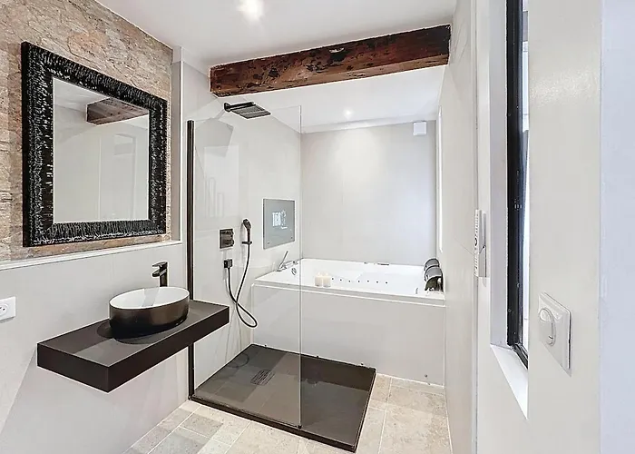 L'elegance Au Comminges - Balneo, Cinema & Confort *