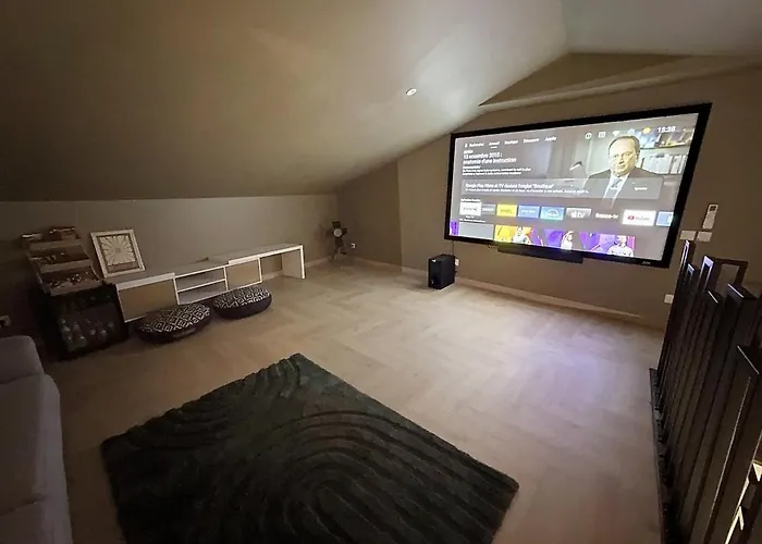 Escapade romantique au Comminges, balnéo 2 places&cinéma privé Сasa de vacaciones