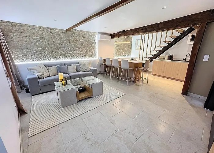 Escapade romantique au Comminges, balnéo 2 places&cinéma privé *